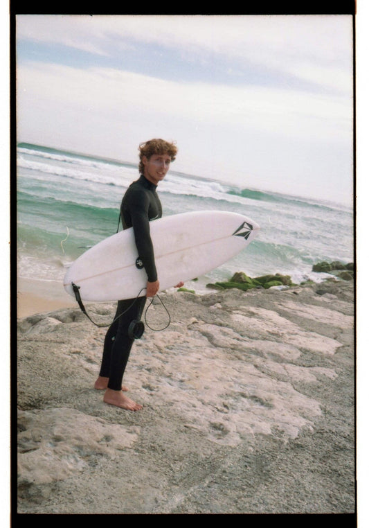 Diogo Martins surfing on quad fins - Deflow Surf